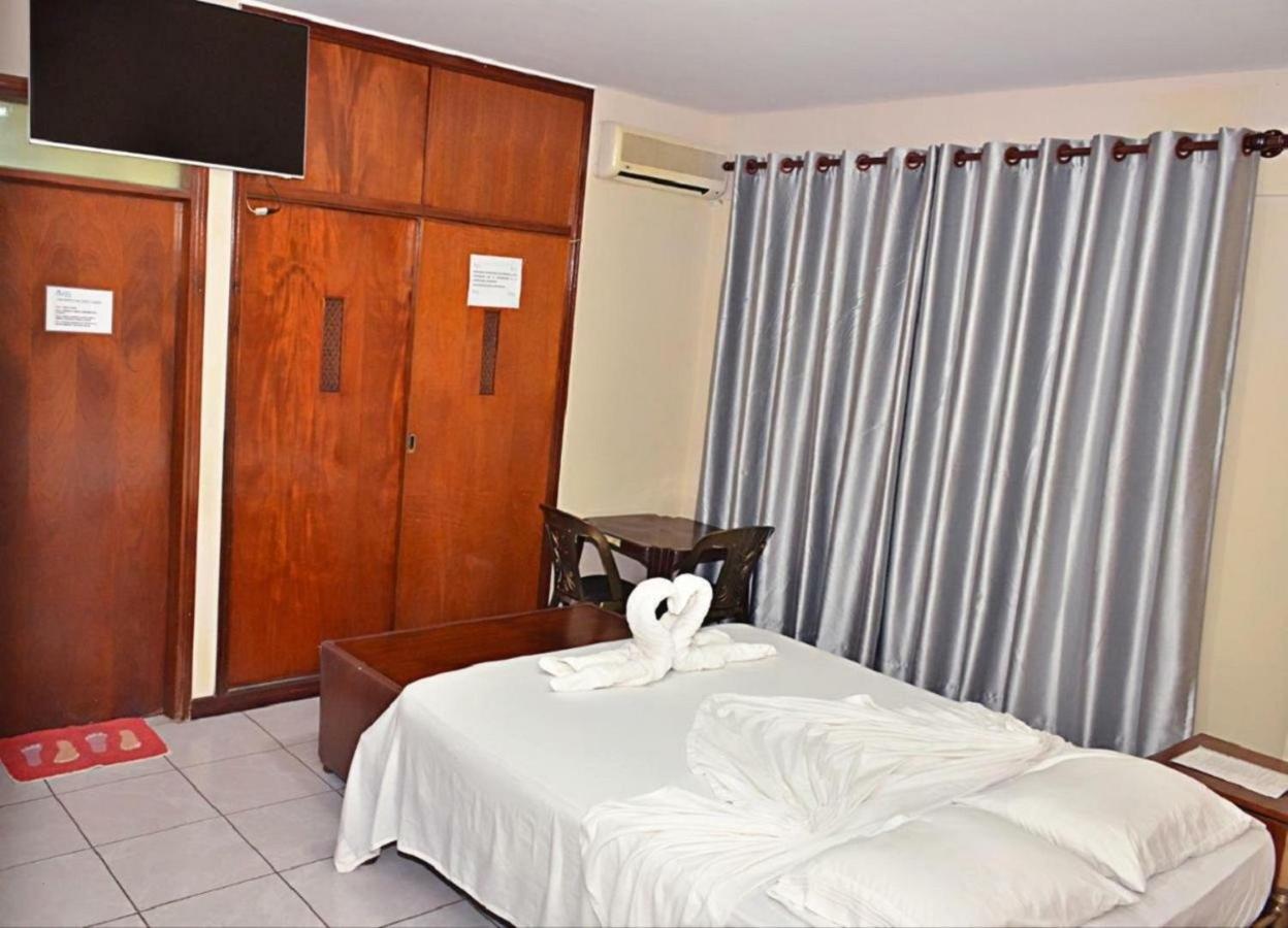 Hostal Ibiza Santa Cruz de La Sierra Ngoại thất bức ảnh