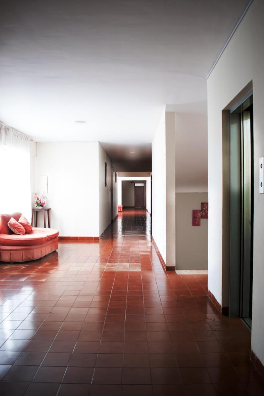 Hostal Ibiza Santa Cruz de La Sierra Ngoại thất bức ảnh